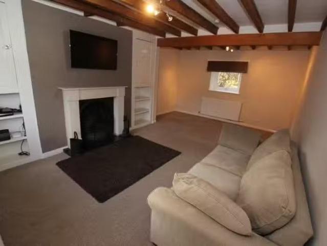 Charming 3 bedroom cottage for rent in Pen Y Fron Road, Pantym.