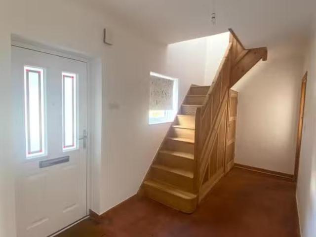 Rental! 3 bedroom detached house for rent in Tor View Avenue.