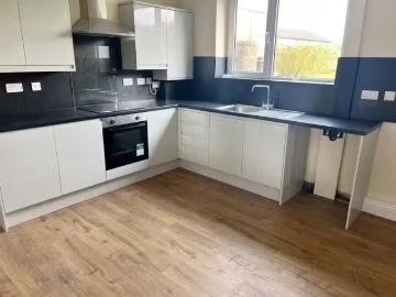 Nice 3 bedroom end of terrace house for rent in Camerton Road.