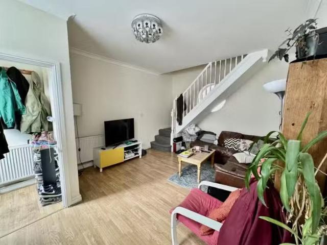 Nice 3 bedroom end of terrace house for rent in George & Drago.