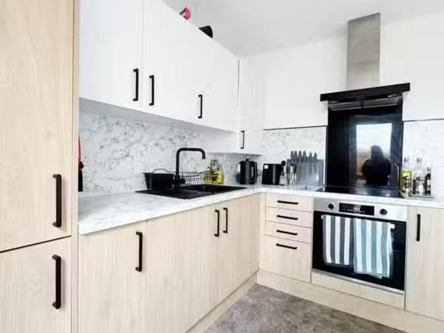Cheap 3 bedroom flat for rent in Bath Road, Bristol, BS4