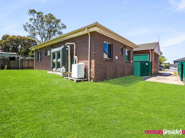 Unique 3 Bedroom Granny Flat: house to let in 35A Popondetta Road, EMERTON NSW 2770 3 bed