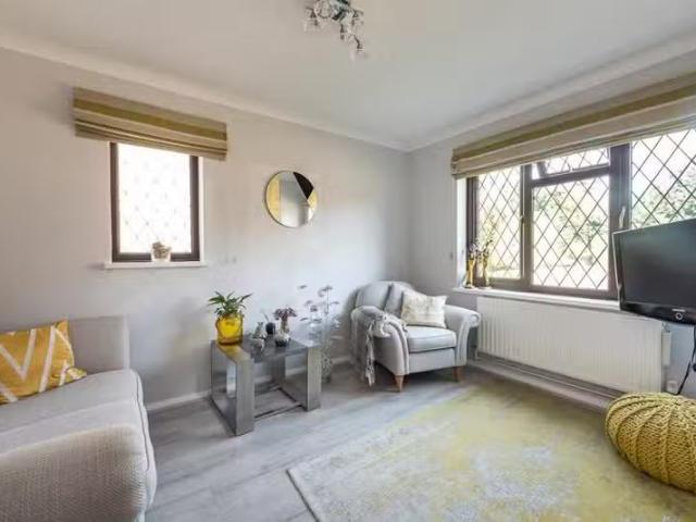 Cheap 3 bedroom house for rent in Old Orchard, Park Street, St.