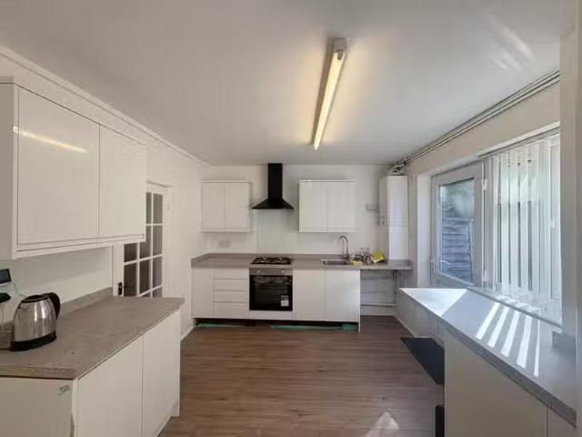 Unique 3 bedroom house for rent in Foxlydiate Crescent, Reddit.