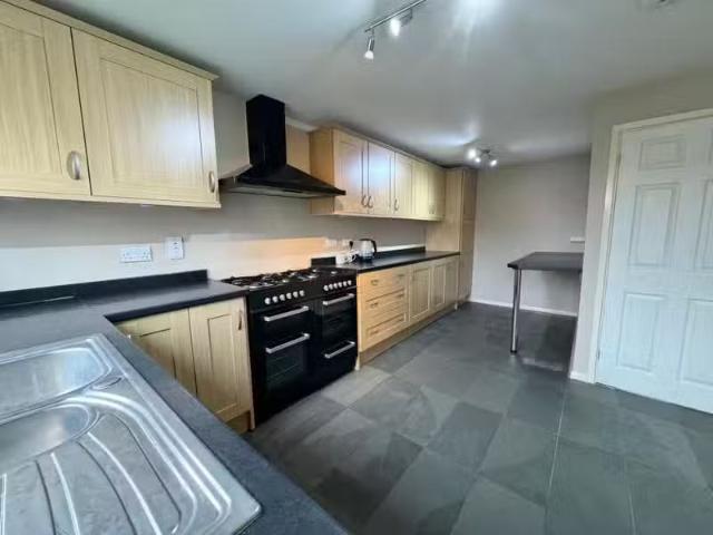 Unique 3 bedroom semi detached house for rent in Albird Crest.