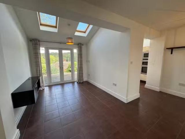 Cozy 3 bedroom semi detached house for rent in Branksome Grove.