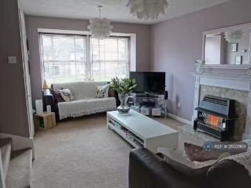 Just in! 3 bedroom semi detached house for rent in Kilsby Grov.