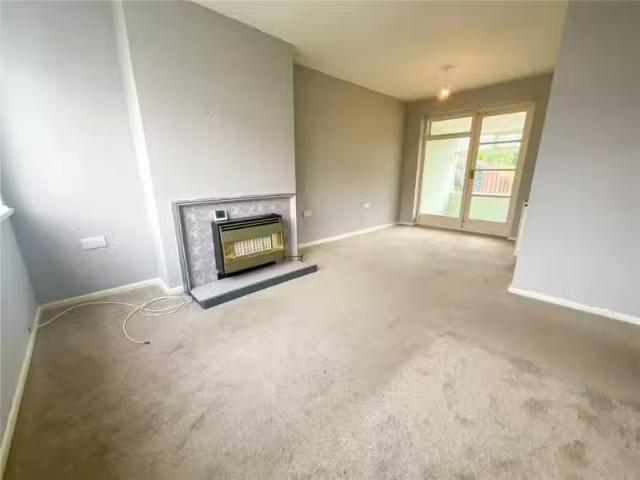 Just in! 3 bedroom semi detached house for rent in Skidmore Av.