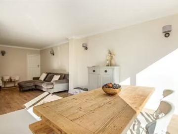 For Rent! 3 bedroom semi detached house for rent in Piggottshi.