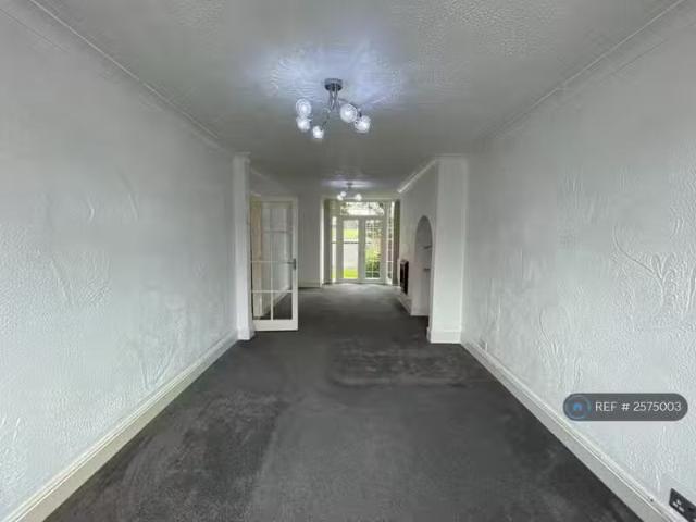Charming 3 bedroom semi detached house for rent in Rock Road.