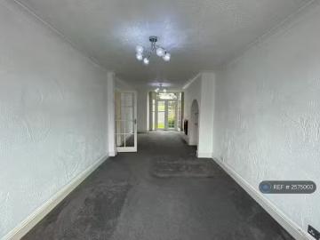 Rental! 3 bedroom semi detached house for rent in Rock Road, S.