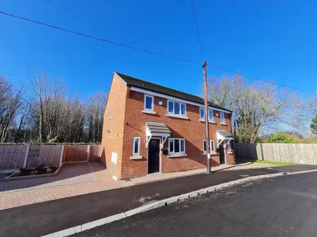 Nice 3 bedroom semi detached house for rent in Thompson Terrac.
