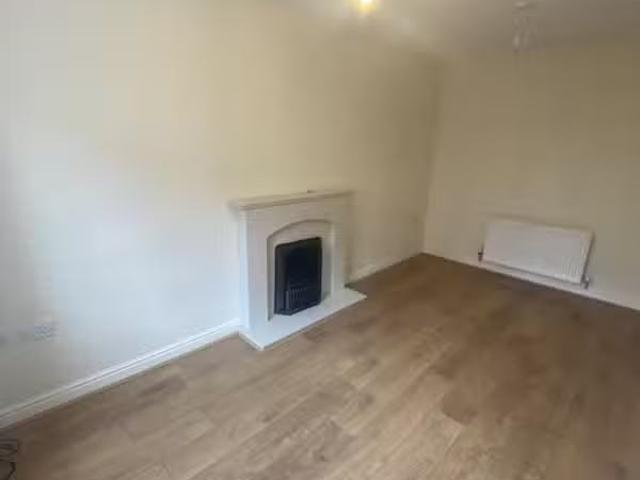 Charming 3 bedroom semi detached house for rent in Vicarage Gr.