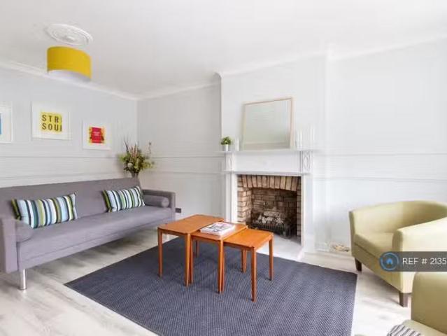 Cozy 3 bedroom terraced house for rent in Grenaby Avenue, Croy.