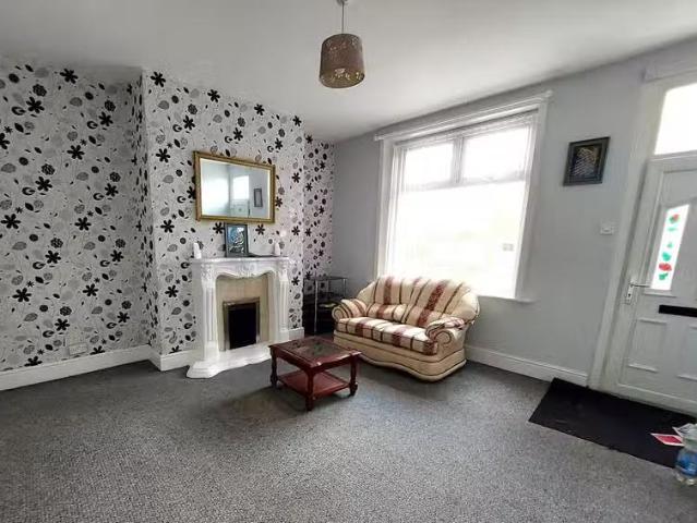 Cozy 3 bedroom terraced house for rent in Railway Street, Nels.