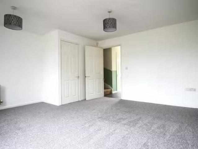 Unique 3 bedroom terraced house for rent in Sandburrows Walk.