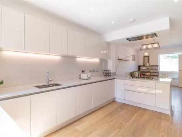 Cheap 3 bedroom town house for rent in Clay Farm Drive, Trumpi.