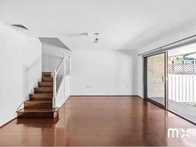 Deal! 3 BR 4/27 Nicholson Road, Woonona Townhouse for rent Li.