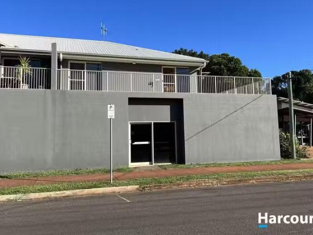 Just in! 3 BR 4/2 Mcilwraith Street, CHILDERS, QLD 4660 Unit.