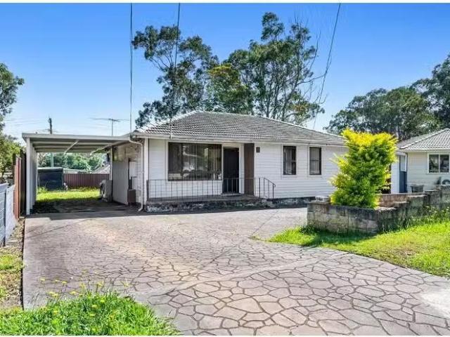 Cozy 3 BR 47 Tumbarumba Crescent, Heckenberg, NSW 2168