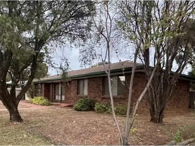Nice 3 BR 47 Chifley Drive, Dubbo House for rent Listed by Pr.