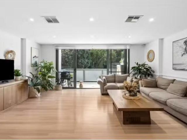Cheap 3 BR 44/48A Consul Road, Brookvale Townhouse for rent L.
