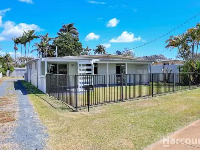 Deal! 3 BR 45 Burnett Heads Road, BURNETT HEADS, QLD 4670 Ho.