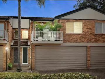 For Rent! 3 BR 49/2 Forest Road, Warriewood Townhouse for rent.