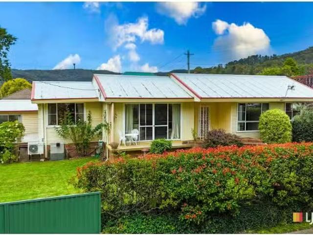 Cozy 3 BR 4 Methven Street, Lithgow House for rent Listed by.