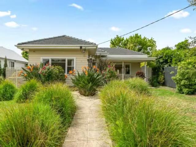 Just in! 3 BR 4 Fyffe Street, Thornbury VIC 3071 House For L.