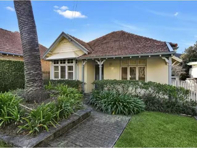 Cheap 3 BR 4 Reynolds Street, Cremorne House for rent Listed.