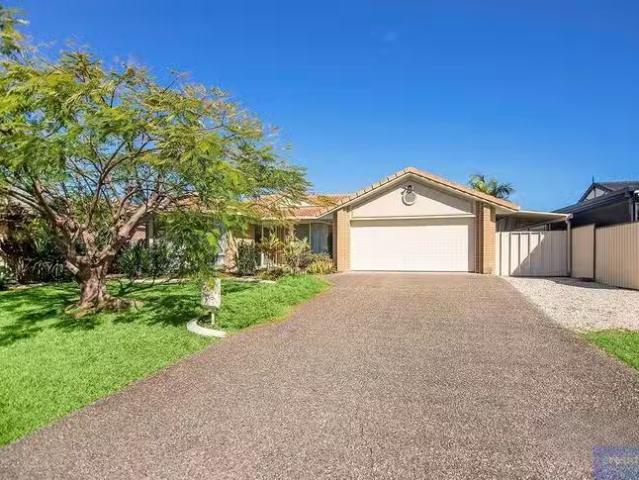 Rental! 3 BR 4 Silverash Street, Oxenford, QLD 4210