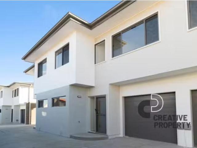 Charming 3 BR 5/15 Longworth Avenue, Wallsend Townhouse for re.