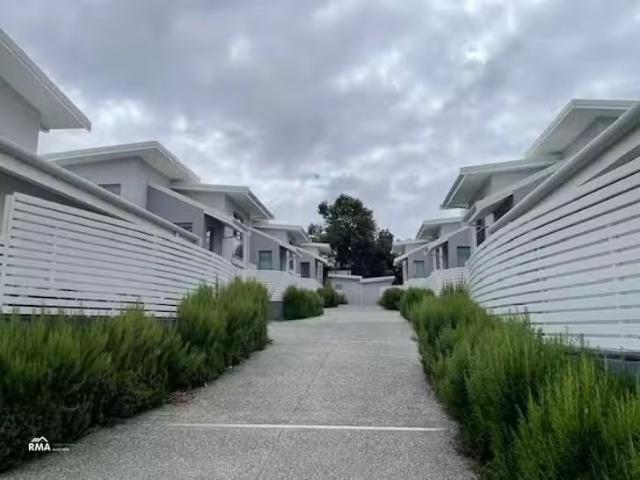 For Rent! 3 BR 5/246 Healy Road, Hamilton Hill, WA 6163