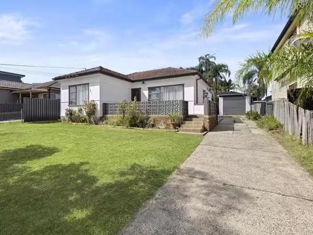 Deal! 3 BR 52 Fitzpatrick Crescent, Casula, NSW 2170