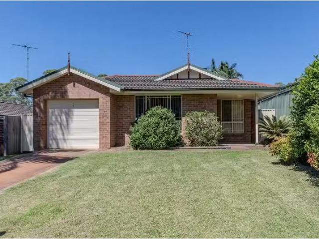 Charming 3 BR 52 Oriole Street, Glenmore Park House for rent.