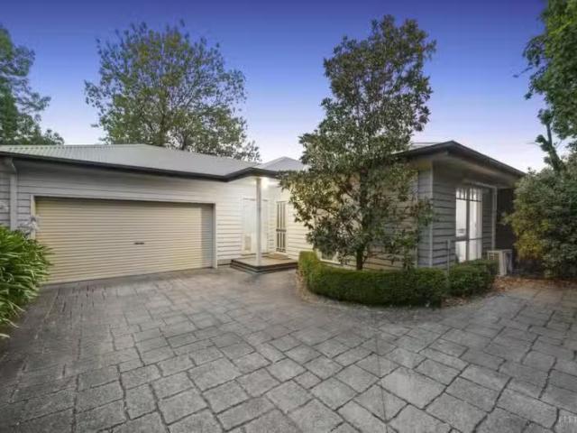 For Rent! 3 BR 52B Surrey Road East, Croydon VIC 3136 House.