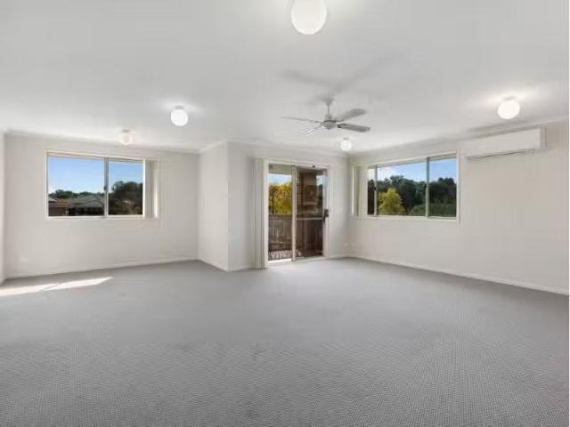 Cheap 3 BR 53/7 Severin Court, THURGOONA Townhouse for rent L.