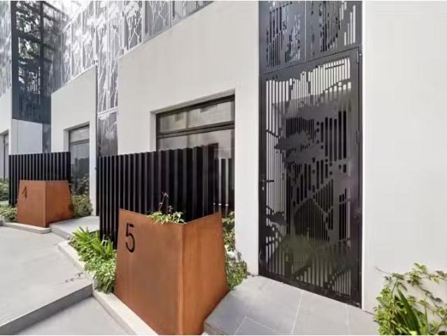 New 3 BR 5/53a Jackson Street, St Kilda Townhouse for rent Li.