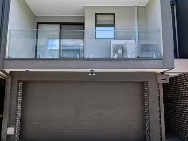Rental! 3 BR 5/69 Dawnview Crescent, Roxburgh Park, VIC 3064