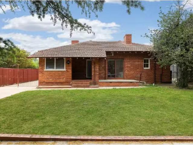 Cheap 3 BR 58 Currong Street North, BRADDON House for rent Li.