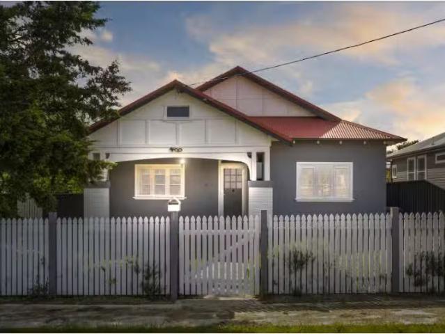 Cheap 3 BR 58 Mc Lachlan Street, Orange NSW 2800 House for ren.