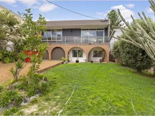 Nice 3 BR 5 Ocean Street, Redhead House for rent Listed by Na.