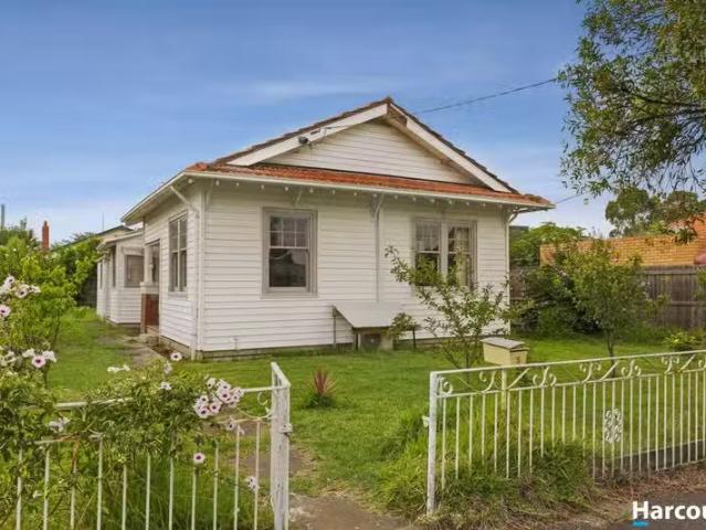 Deal! 3 BR 5 Akeroa Avenue, BRUNSWICK EAST, VIC 3057 House f.