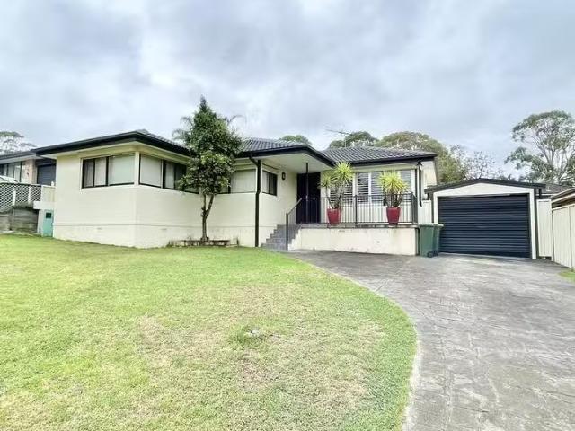 Rental! 3 BR 5 Akuna Avenue, Bradbury, NSW 2560