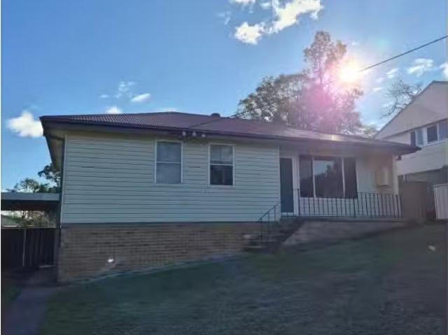 Deal! 3 BR 5 Windsor Street, Raymond Terrace House for rent L.