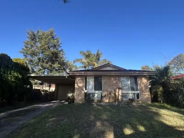 Unique 3 BR 63 Carbasse Crescent, ST HELENS PARK House for ren.
