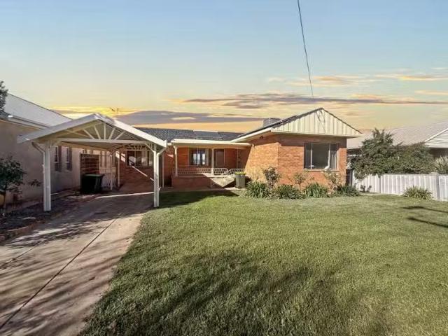 Unique 3 BR 61 Calarie Road, FORBES House for rent Listed by.