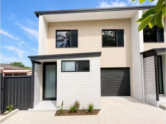 Nice 3 BR 6/20 Avenue Street, Coffs Harbour Townhouse for rent.