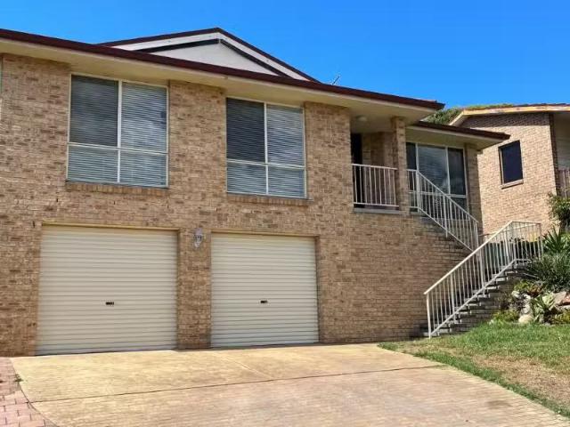 For Rent! 3 BR 67 Boulder Bay Road, FINGAL BAY House for rent.